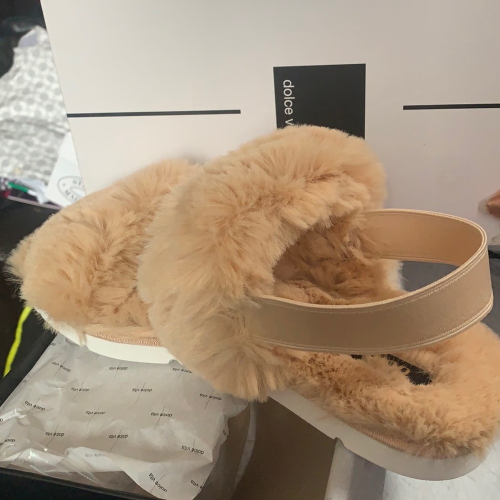 NIB Dolce Vita Pattel Treaded Slippers tan faux fur size 10 new in box